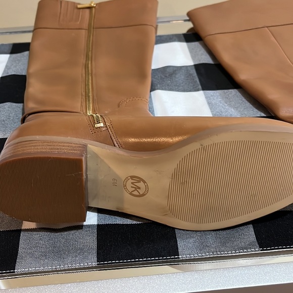 Michael Kors riding boots color luggage size 6 nwot - Picture 5 of 10
